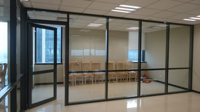 Cửa nhôm Việt Pháp thiết kế vách ngăn màu đen