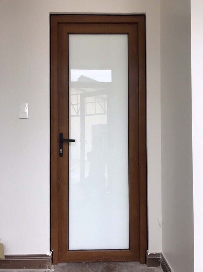 Cửa nhà vệ sinh nhôm Xingfa vân gỗ