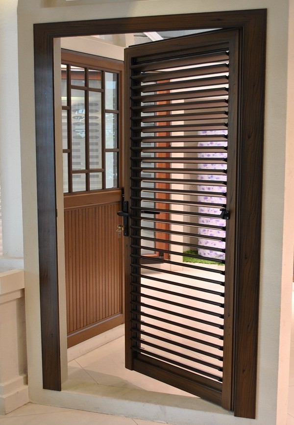 Báo giá cửa chớp lật nhôm Xingfa phụ thuộc vào nhiểu yếu tố