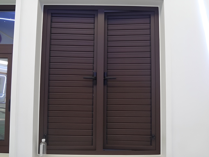 cua-chop-nhom-Xingfa-08