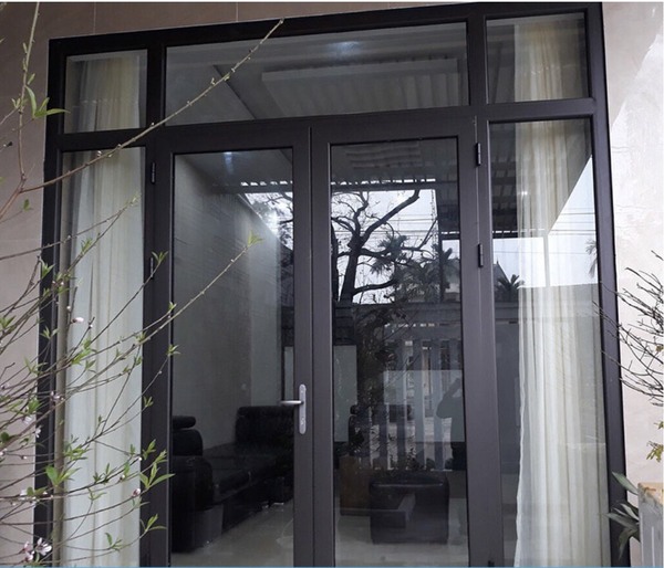 Cửa nhôm Việt Pháp hệ 55 có nhiều ưu điểm với mức giá hợp lý