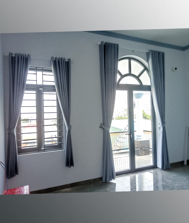 Cửa sổ và cửa ban công nhôm Xingfa phòng ngủ