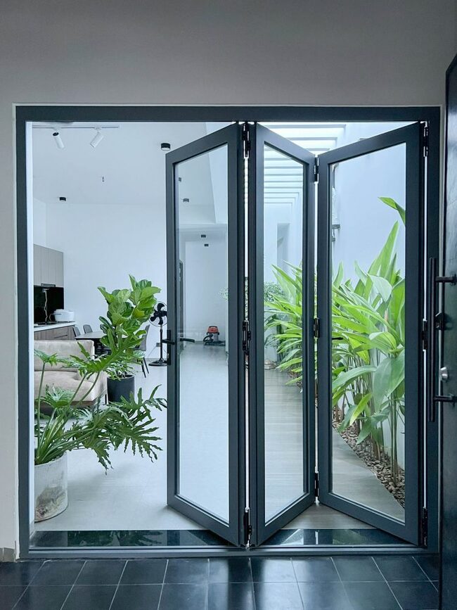 Cửa xếp trượt nhôm Xingfa 3 cánh