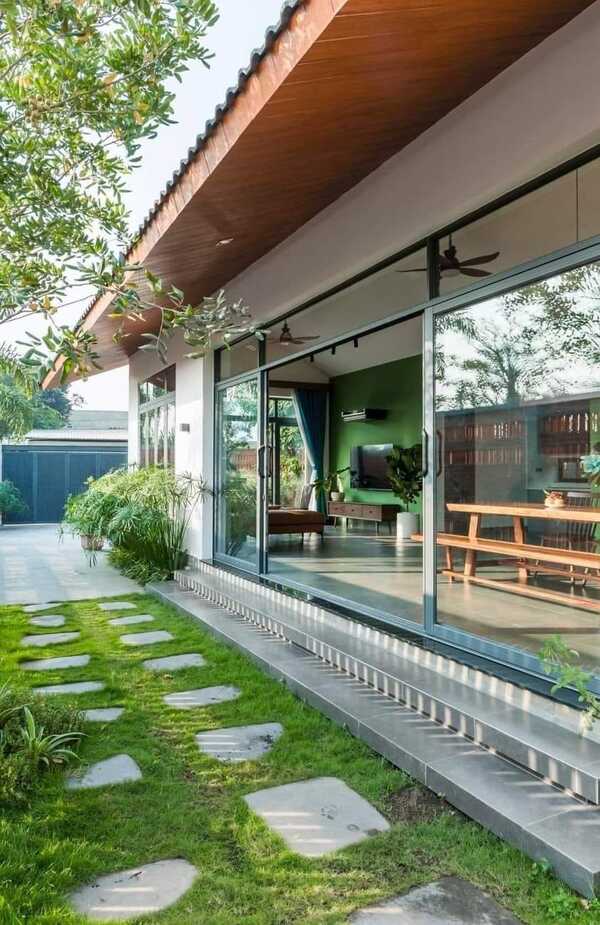 Cừa lùa 4 cánh hệ 93 phòng khách ra sân vườn