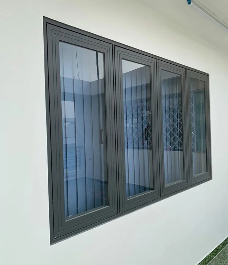 Mẫu cửa sổ 4 cánh màu đen nhám