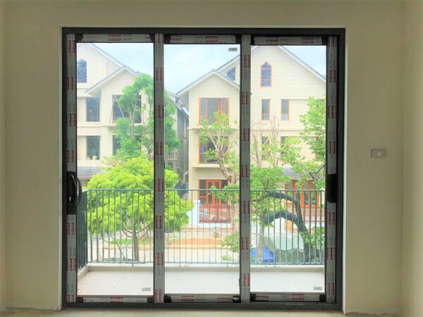 cửa nhôm Xingfa lùa 3 ray