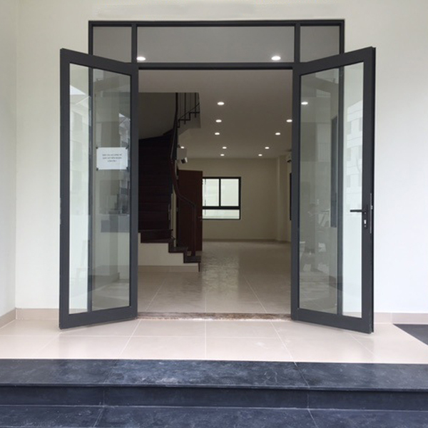 cua-nhom-xingfa-mau-den-01