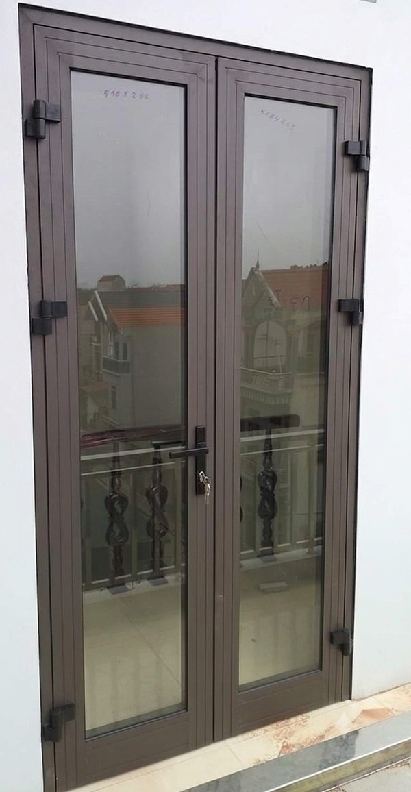 Cửa đi 1 cánh nâu cafe