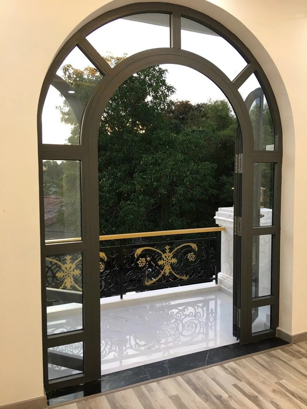 Cửa 2 cánh uốn vòm